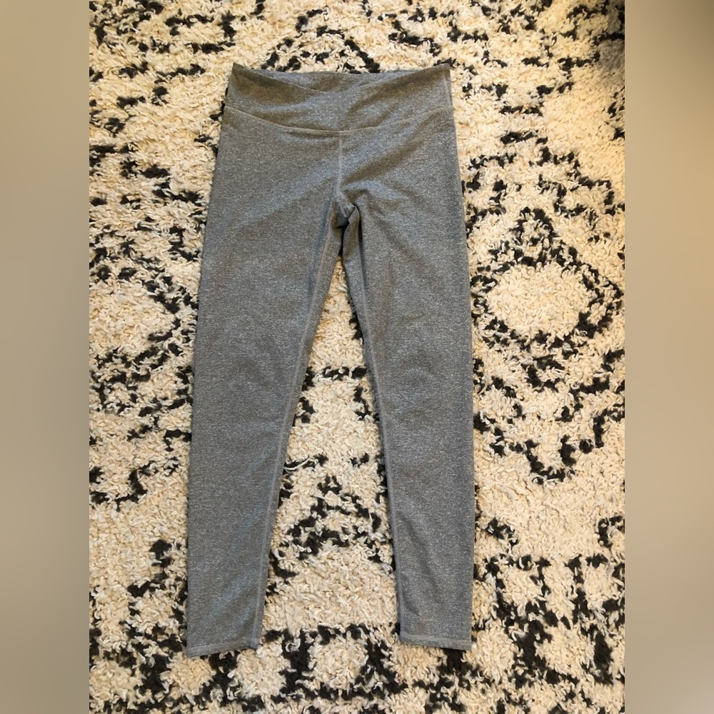 Fabletics leggings in gray size medium
